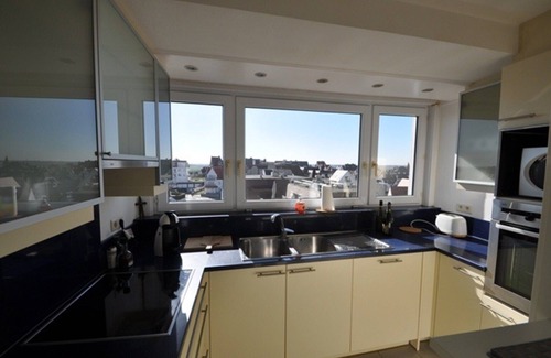 Duinbergen Apartment | Apartment in Duinbergen with Sea Views