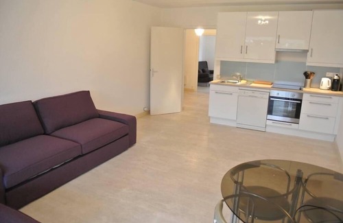 Pardigon Apartment | Apartment in residence with swimming pool