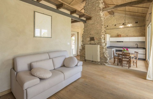 Monforte d'Alba Apartment | Apartment in Monforte D'alba with 1 bedrooms sleeps 4