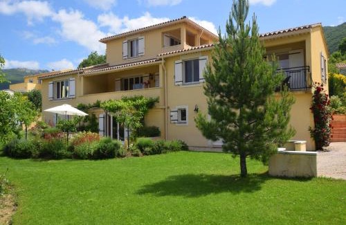 Montbrun-les-Bains Apartment | Apartment in Montbrun-les-Bains near forest