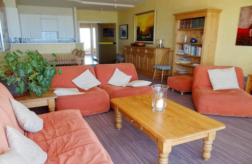 Nieuwpoort-aan-Zee Apartment | Apartment in Nieuwpoort with Ocean Views