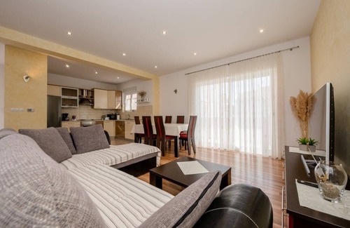 Palit Apartment | Apartment in Palit with Seaview, Terrace, Air condition, WIFI (820-4)