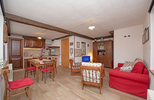 Montjovet Apartment | Apartment in quiet house, surrounded by greenery, in the center of the Valley