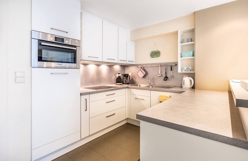 Sint-Idesbald Apartment | Apartment in St. Idesbald with Sea Views