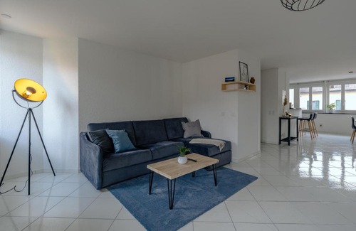 Biel Apartment | Apartment in the city center with free parking