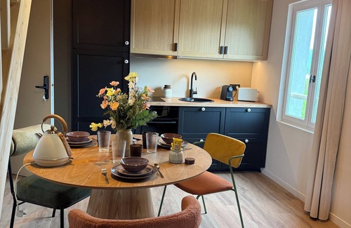 Lavours Apartment | Apartment in the heart of the historic village with swimming pool