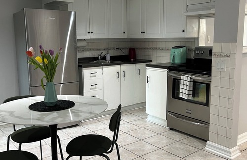 Woodbine Heights Apartment | Apartment in Toronto, cozy two bedroom in the heart of East York