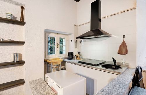 Miasino Apartment | Apartment 'In Villa Belli' with Shared Garden & Wi-Fi