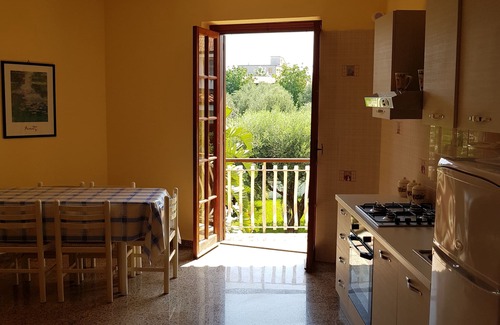 Briatico Apartment | Apartment in Villa with large Garden - 5 min from the sea -15 from Tropea