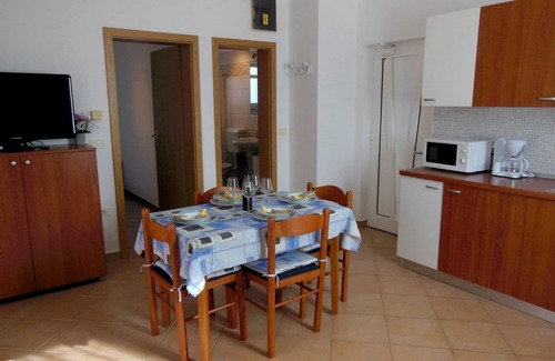 Zambratija Apartment | Apartment in Zambrattia, near the sea, garden, BBQ, WiFi, parking
