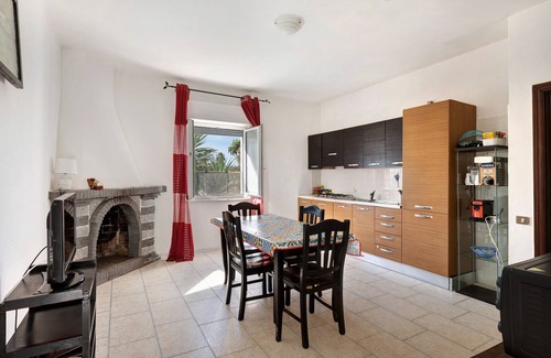 Lago Patria Apartment | Apartment "Casa Martina" with Private Terrace & Wi-Fi