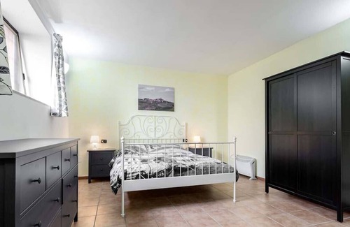 Montecalvo Versiggia Apartment | Apartment "la Cantinetta" in Villa I Due Padroni, with pool