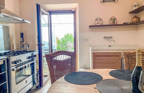 Cologna Spiaggia Villa | Apartment in villa with pool, A/C, hot tub, WIFI, TV, patio, pets allowed, panoramic view, parking