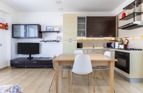 Punta Secca Apartment | Apartment 'Appartamento Mare' with Sea View, Wi-Fi and Air Conditioning
