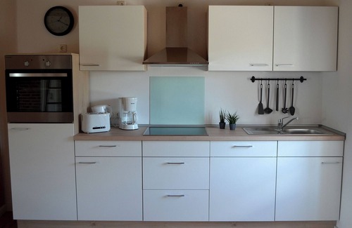 Heide Apartment | Apartment 'Jagdhütte' with Private Terrace, Private Garden and Wi-Fi