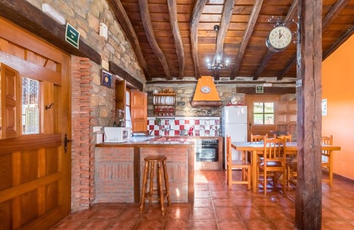 Villacarriedo Apartment | Apartment 'Juntana 2' with Mountain View, Shared Terrace and Wi-Fi