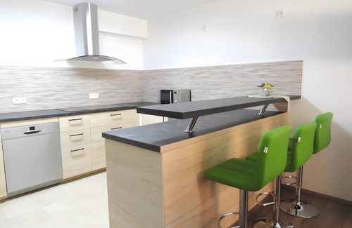 Huettenfeld Apartment | Apartment 'Karins Pension Zimmer 5' with Wi-Fi