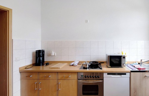 Grevesmuehlen Apartment | Apartment 'kiek In' Fewo Schellberg' with Wi-Fi