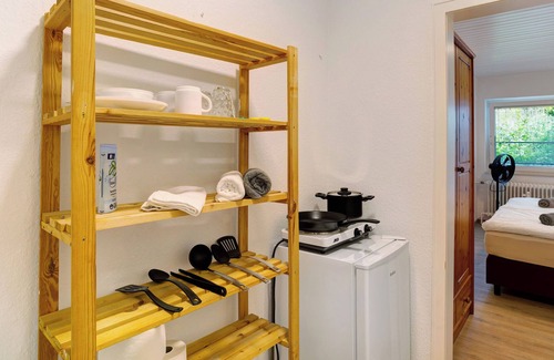 Dossenheim Apartment | Apartment 'Königs Pension' with Balcony