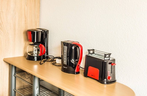 Leutzsch Apartment | Apartment L Near the center with Wi-Fi and washing machine