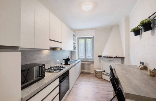 Civenna Apartment | Apartment 'La Casa Di Tina - Civenna' with Balcony and Wi-Fi