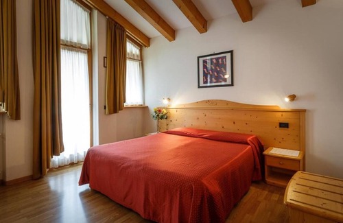 Giustino Apartment | Apartment La Locanda Bilocale 4 persons with mountain view, balcony & Wi-Fi