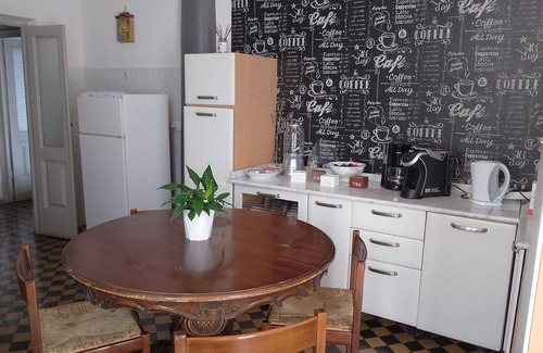 Compiano Apartment | Apartment 'La Vista Sul Castello' with Mountain View, Wi-Fi and Air Conditioning