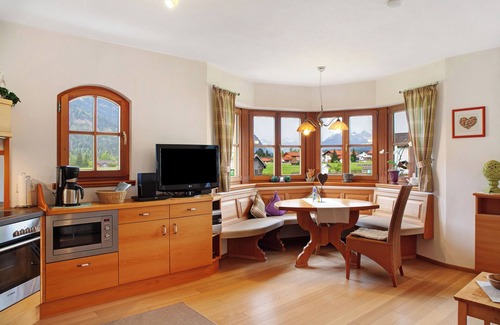 Wallgau Apartment | Apartment 'Landhaus Bergkulisse' with Mountain View, Shared Terrace and Wi-Fi