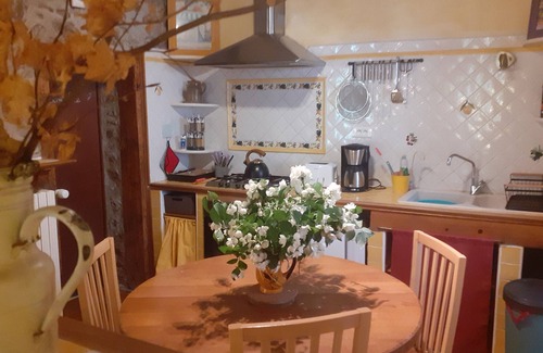 Lesperon Apartment | Apartment 'Le Tilleul' with Mountain View, Private Terrace and Private Garden