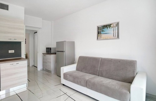 Marina di Andora Apartment | Apartment 'Le Vigne Marina Di Andora' with Balcony, Wi-Fi and Air Conditioning