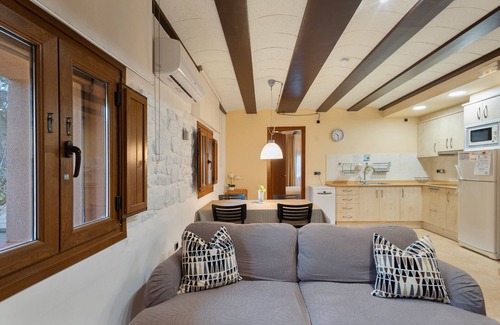 Jorba Apartment | Apartment 'Les Muntades Terra' with Mountain View, Wi-Fi and Air Conditioning