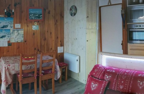 Le Praz de Lys Apartment | Apartment 'Les Pralyssimes' with Mountain View, Private Terrace and Wi-Fi