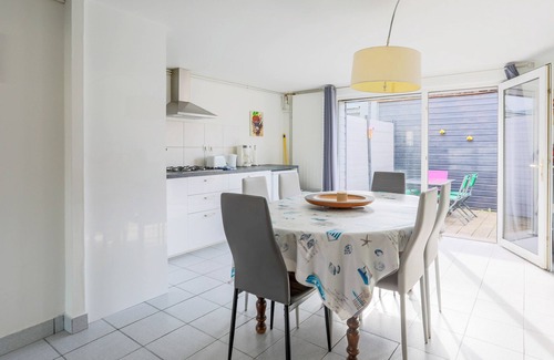 Hillion Apartment | Apartment 'Logement Tulipe - 6 Personnes' with Private Terrace and Wi-Fi