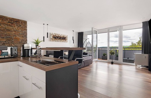 Sinsheim Apartment | Apartment 'Luxus Appartement Mit Panoramablick' with Mountain View, Private Garden and Wi-Fi
