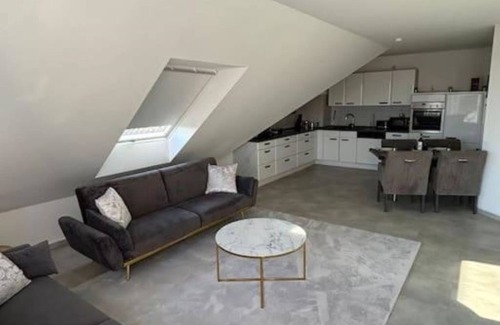 Rhein-Erft-Kreis District Apartment | Apartment 'Maisonette Wohnung Frechen City' with Private Terrace, Wi-Fi and Air Conditioning