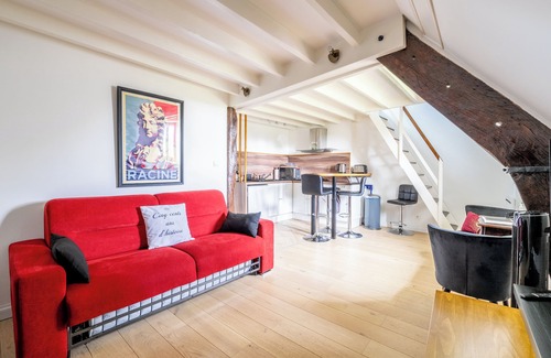 Saint-Herblain Apartment | Apartment 'Manoir De L' Aisnerie - Le Racine' with Shared Garden and Wi-Fi