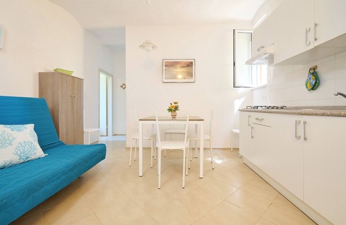 Piombino Apartment | Apartment "Mare Etrusco 8" with Shared Garden & Wi-Fi