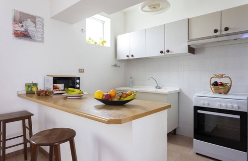Contrada Fiori Sud Apartment | Apartment 'Mare & Relax' close to the Sea with Terrace & Wi-Fi