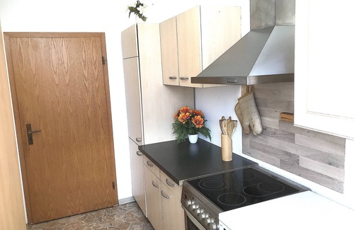 Meerane Apartment | Apartment 'Meeraner Parkresidenz Winter' with Wi-Fi