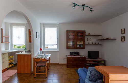 San Cristoforo Apartment | Apartment 'More A Due Passi Dal Lago' with Mountain View and Balcony