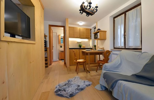 Morgex Apartment | Apartment 'Morgex' with Mountain View and Balcony