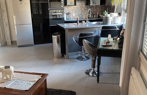 Centre Apartment | Apartment Nanterre ville proximity RER (1min) 40 m2 2 persons
