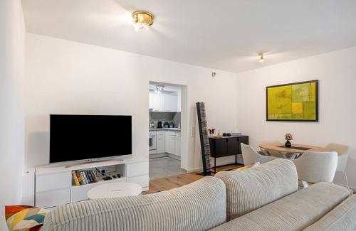 Pfeffingen Apartment | Apartment 'Naupenblick' with Private Terrace and Wi-Fi