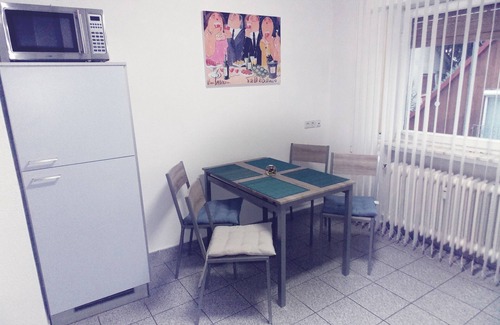 Huttenheim Apartment | Apartment near pharmacy /doctor /dentist for employees on time to rent