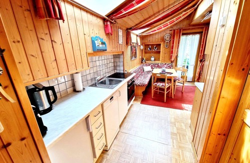 Tropolach Apartment | Apartment near the Gondelbahn with shared pool