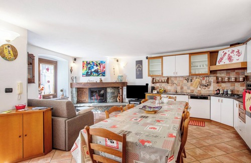 Chatillon Apartment | Apartment 'Nel Borgo Di Chatillon' with Balcony and Wi-Fi