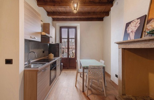 Caprino Bergamasco Apartment | Apartment 'Nottedì Case Vacanze 2' with Wi-Fi and Air Conditioning