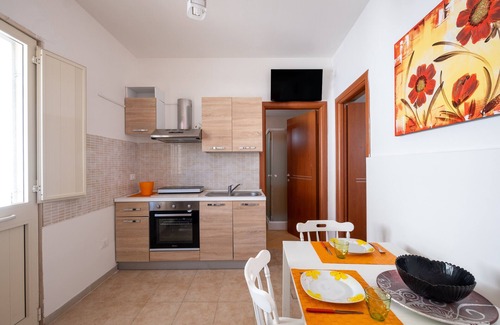 Sant'Isidoro Apartment | Apartment 'Oasi Del Conte' with Private Terrace and Air Conditioning