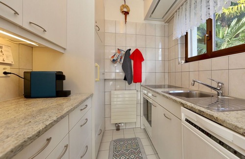 Orselina Apartment | Apartment on the 2nd floor for 1-4 persons.