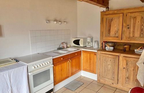 Les Vastres House | Apartment on the first floor of an old stone barn
